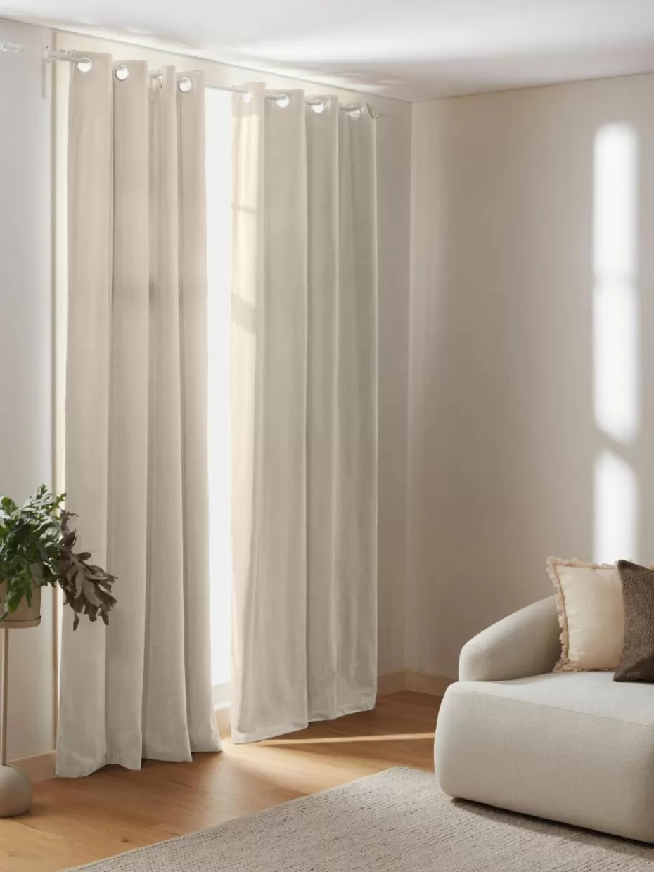 Vorhänge-Westwing Collection Abdunkelnder Samt-Vorhang Rush mit Ösen, 2 Stück Beige