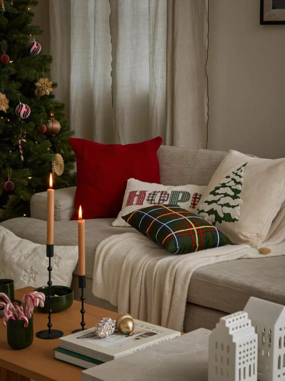 Weihnachtskissen | Family Holidays-Westwing Collection Baumwoll-Kissenhülle Noja mit Chenille-Karomuster Dunkelgrün, Bunt