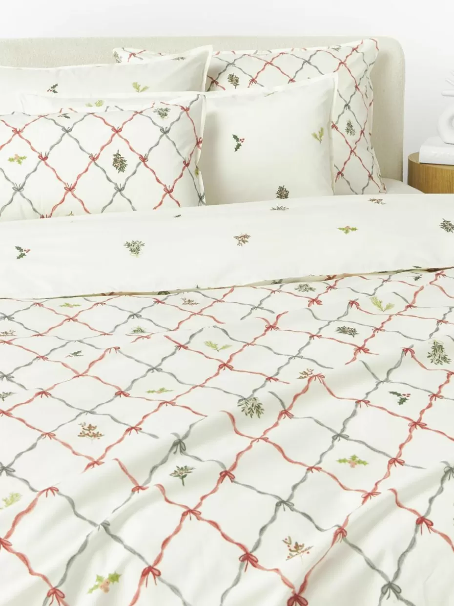 Weihnachtsbettwäsche | Family Holidays-Westwing Collection Baumwollperkal-Wendebettdeckenbezug Twigs mit winterlichen Prints Off White, Mehrfarbig