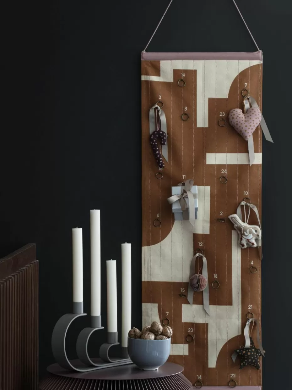 Adventsdeko | Adventskalender-Broste Copenhagen Baumwoll-Weihnachtskalender Karla Hellbraun, Cremeweiß