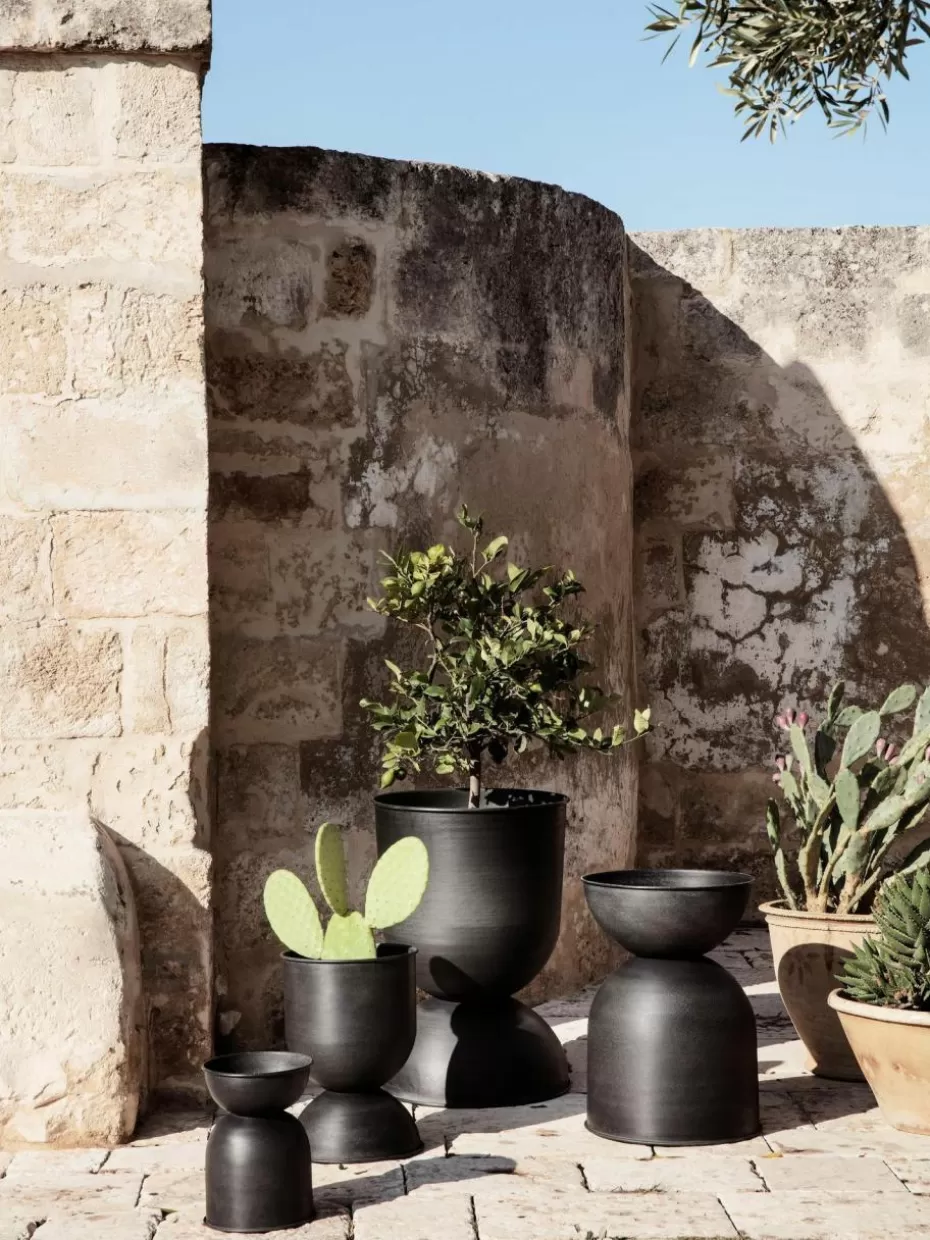 Blumentöpfe-ferm LIVING Übertopf Hourglass, H 30 cm Schwarz, matt