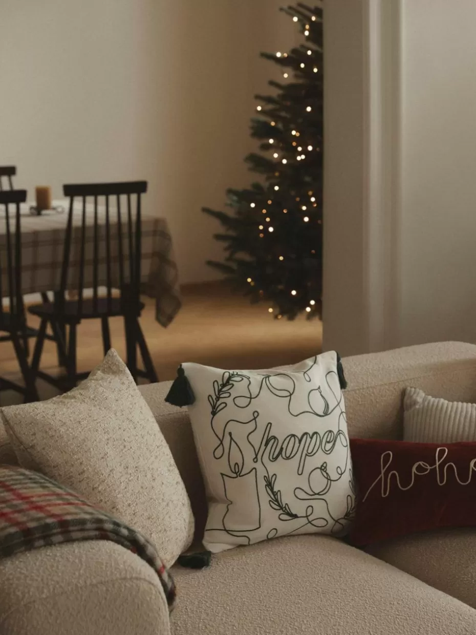 Weihnachtskissen | Dekokissen-Westwing Collection Bestickte Kissenhülle Alora mit weihnachtlichem Motiv Weiß, Dunkelgrün