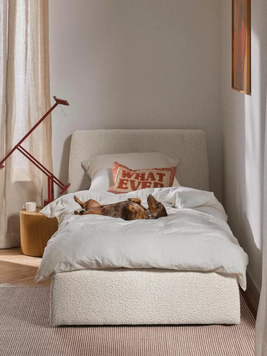 Betten-Westwing Collection Bouclé-Einzelbett Cloud mit Stauraum Bouclé Off White