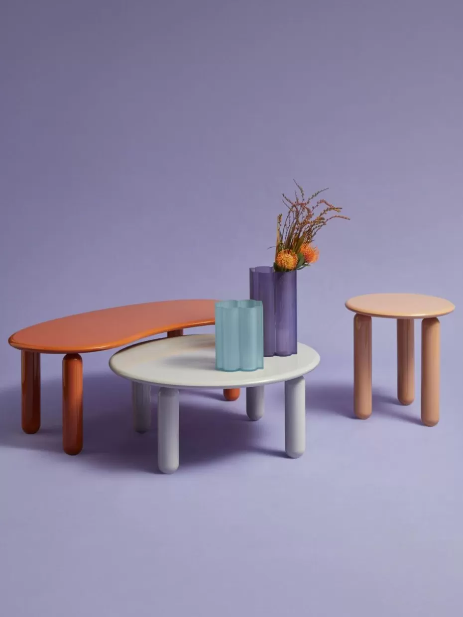 Couchtische-Kartell Couchtisch Undique Mas in organischer Form Nougat