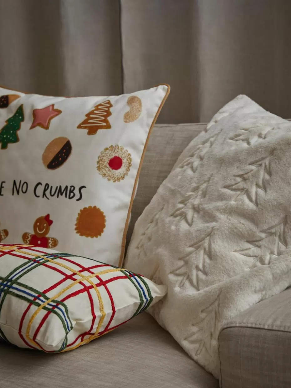 Weihnachtskissen | Romantische Details-Westwing Collection Flauschige Kissenhülle Nari mit winterlichem Motiv