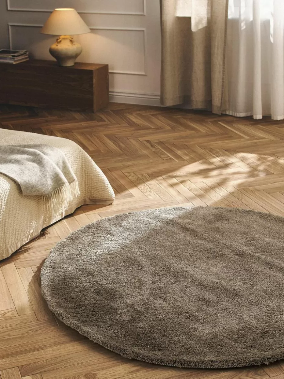 Runde Teppiche-Westwing Collection Flauschiger runder Hochflor-Teppich Leighton Braun