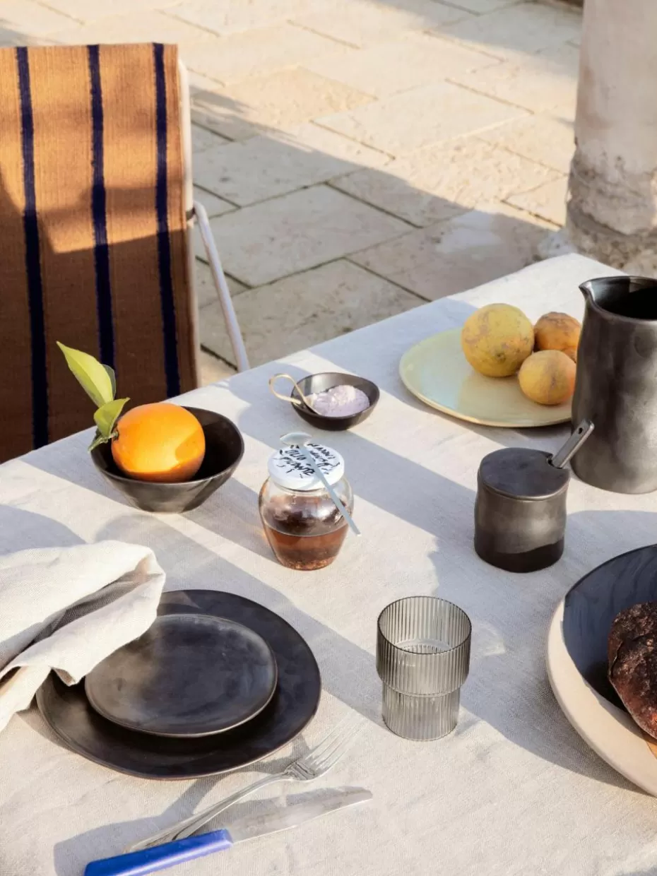 Weihnachtsgeschirr | Nordic Celebrations-ferm LIVING Frühstücksteller Flow aus Steinzeug Schwarz