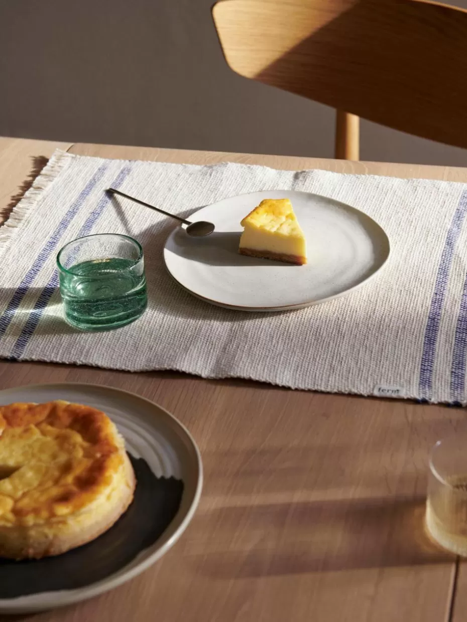 Weihnachtsgeschirr | Nordic Celebrations-ferm LIVING Frühstücksteller Flow aus Steinzeug Off White, gesprenkelt