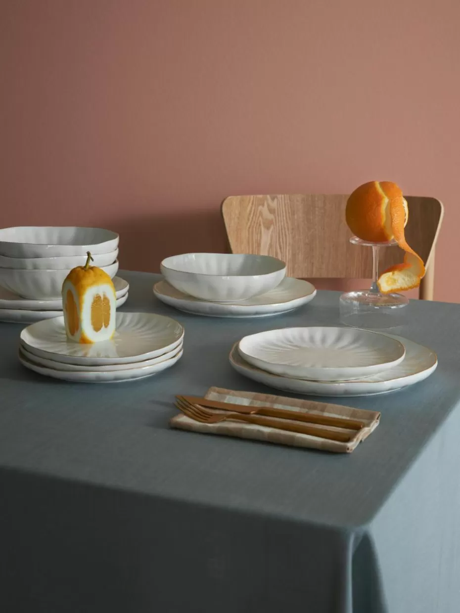 Weihnachtsgeschirr | Geschirr-Sets-Westwing Collection Geschirr-Set Sali mit Relief, 4 Personen (12-tlg.) Weiß mit goldenem Rand