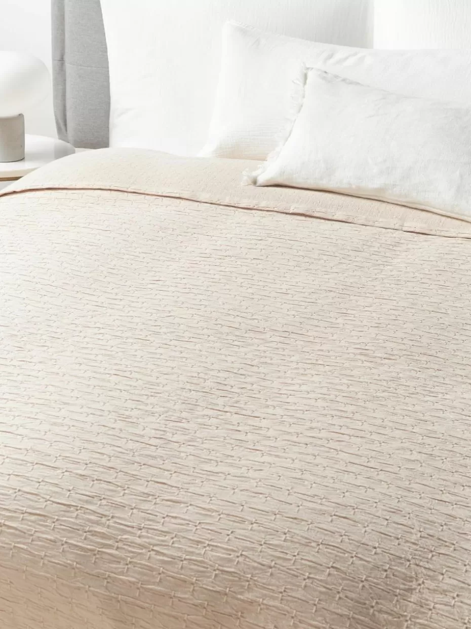 Tagesdecken & Bettüberwürfe-Westwing Collection Gesteppte Tagesdecke Mallon aus Baumwolle Hellbeige