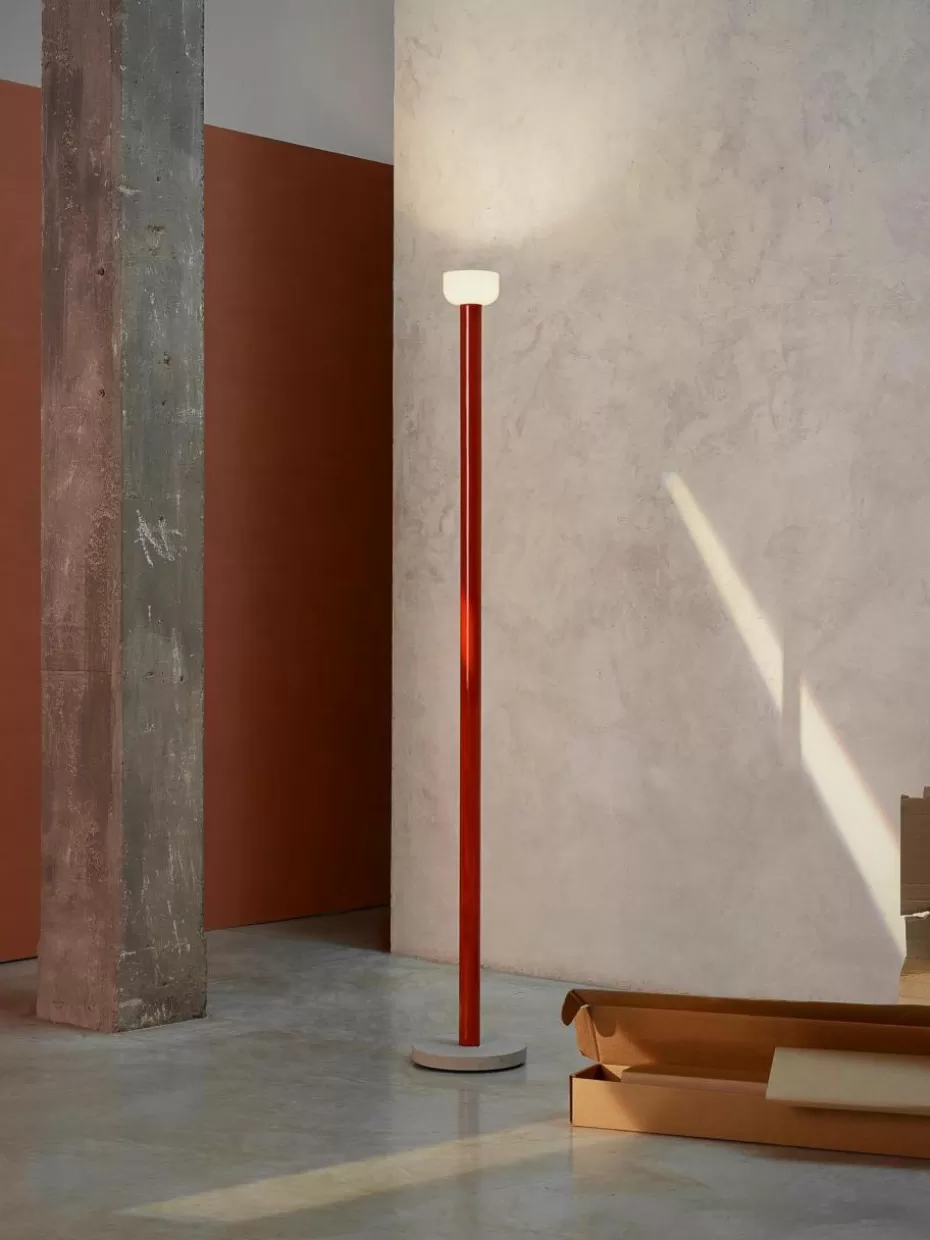 Led-Stehleuchten-Flos Große dimmbare LED-Stehlampe Bellhop Rot