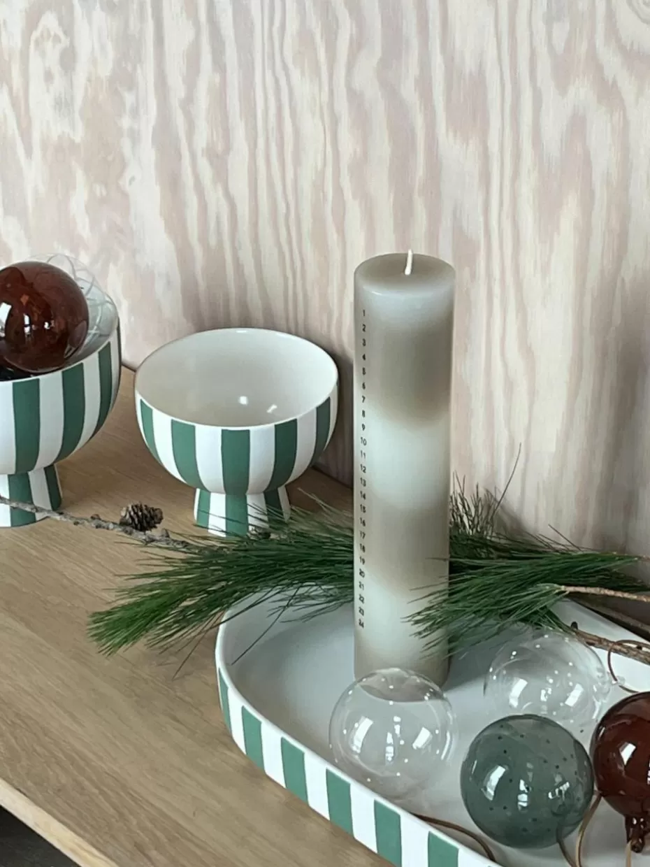Weihnachtliche Deko-Objekte | Glow-Up-Oyoy Living Design Handgefertigtes Deko-Tablett Toppu Dunkelgrün, Weiß