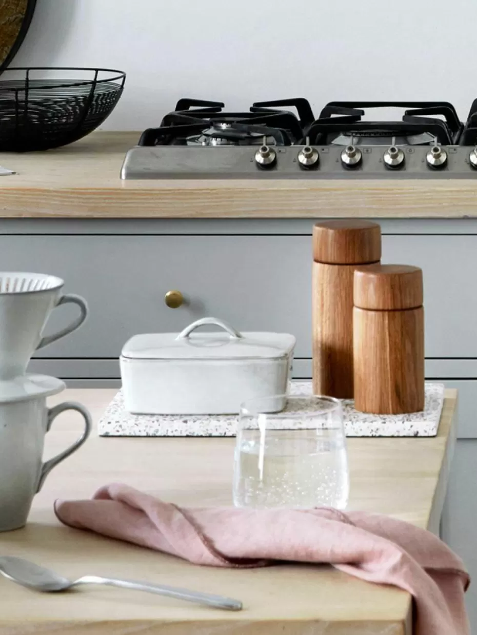 Geschirrserien-Broste Copenhagen Handgemachte Butterdose Nordic Sand Hellgrau, gesprenkelt