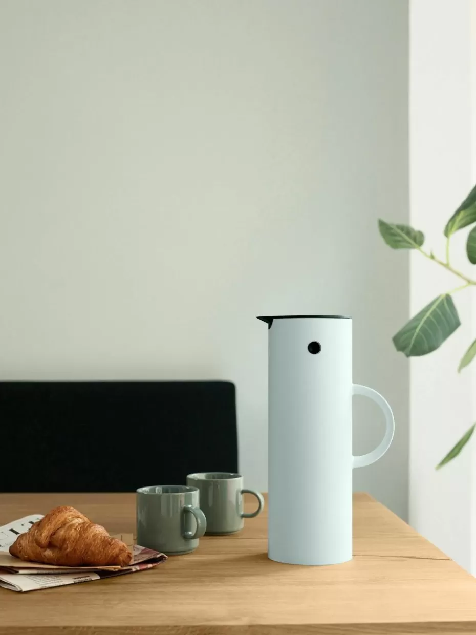 Kannen & Karaffen-Stelton Isolierkanne EM77, 1 L Hellblau, matt