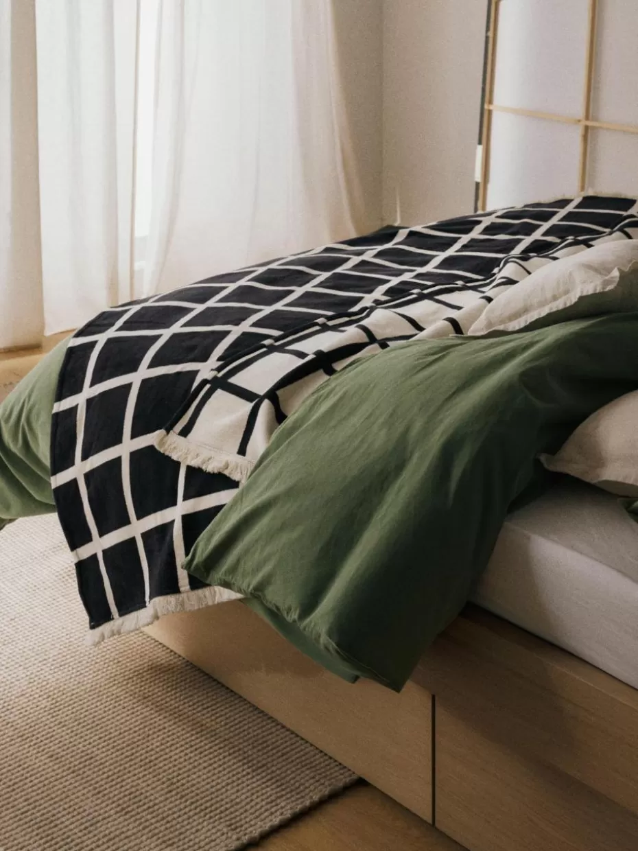 Decken & Plaids-Westwing Collection Karierte Kuscheldecke Edison mit Fransenabschluss Schwarz, Cremeweiß