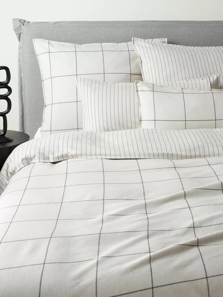 Kopfkissenbezüge-Westwing Collection Karierter Flanell-Wendekopfkissenbezug Noelle aus Baumwolle Off-White, Grau