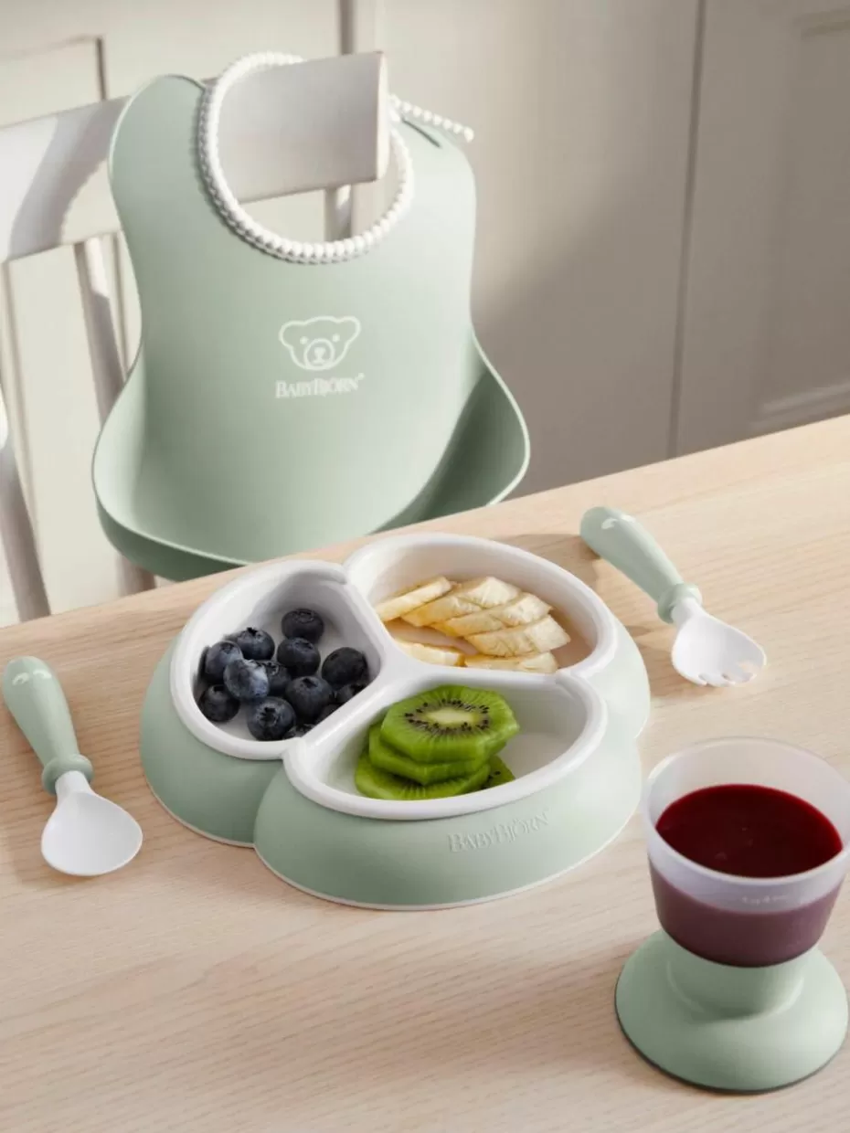 Tischsets & Lätzchen-BabyBjörn Kindergeschirr Bliss mit Lätzchen, 4er-Set Salbeigrün, Weiß
