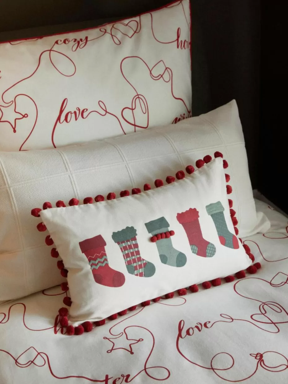 Weihnachtskissen | Family Holidays-Westwing Collection Kissenhülle Coldin mit winterlichem Motiv und Pompons