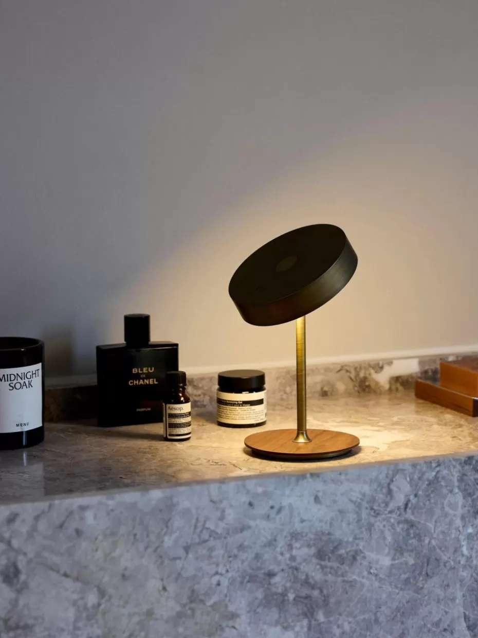 Kabellose Tischlampen-Halo Design Kleine mobile Tischlampe On The Move, dimmbar Goldfarben mit Antik-Finish, Walnussholz