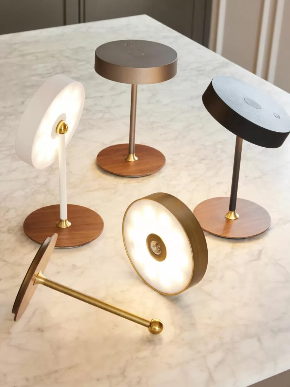 Kabellose Tischlampen-Halo Design Kleine mobile Tischlampe On The Move, dimmbar Schwarz, Walnussholz