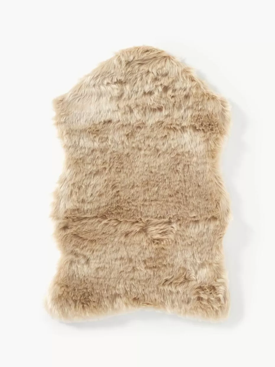 Family Holidays | Felle & Fellteppiche-Westwing Collection Kunstfell Mathilde Beige
