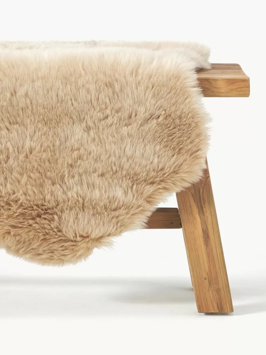 Family Holidays | Felle & Fellteppiche-Westwing Collection Kunstfell Mathilde Beige