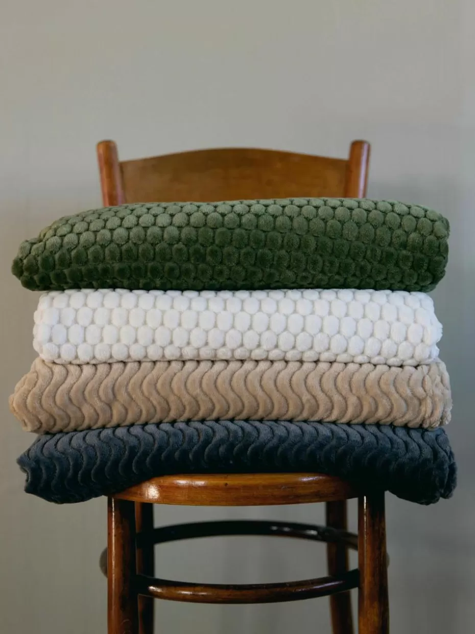 Weihnachtliche Decken & Plaids | Festliche Eleganz-Sagaform Kuscheldecke Maja mit Strukturoberfläche