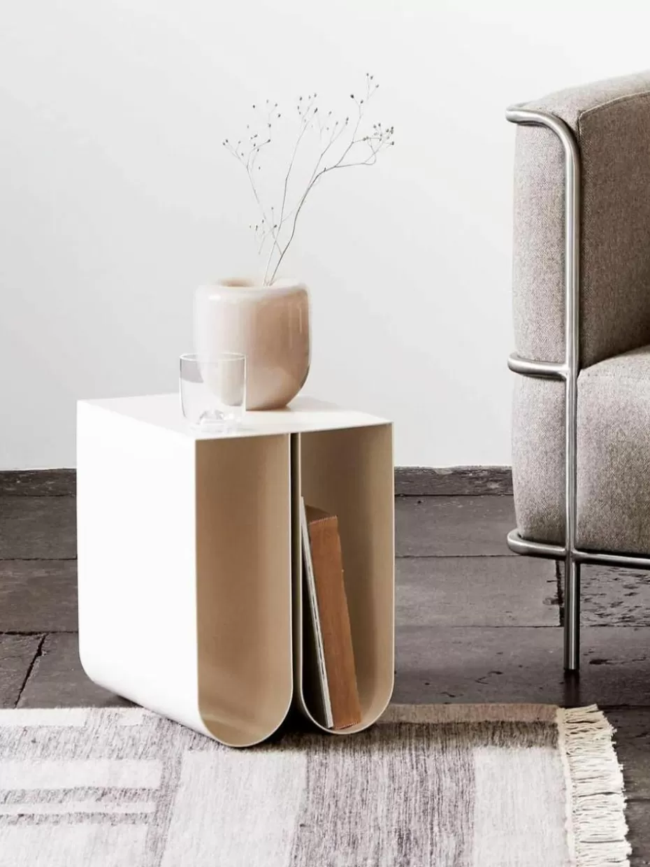 Nachttische | Beistelltische-Kristina Dam Metall-Beistelltisch Curved Hellbeige
