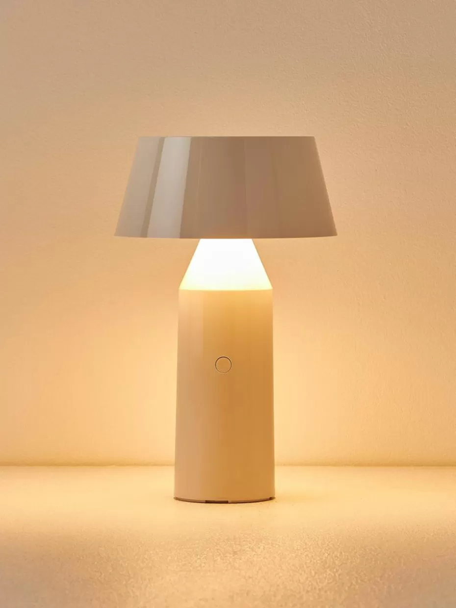 Kabellose Tischlampen-Marset Mobile LED-Tischlampe Bicoca mit verstellbarem Lampenschirm, dimmbar Off White glänzend, Weiß