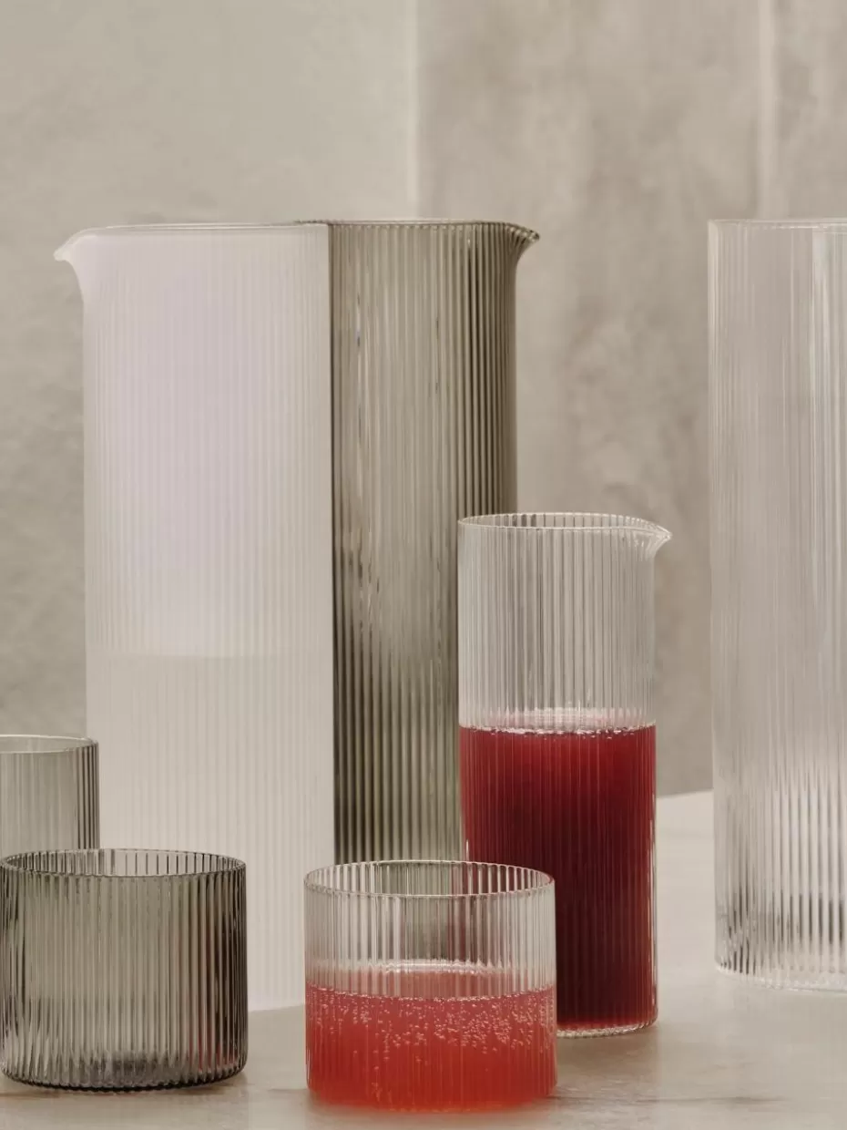 Kannen & Karaffen-ferm LIVING Mundgeblasene Karaffe Ripple mit Rillenrelief, 1.1 L Grau, transparent und glänzend