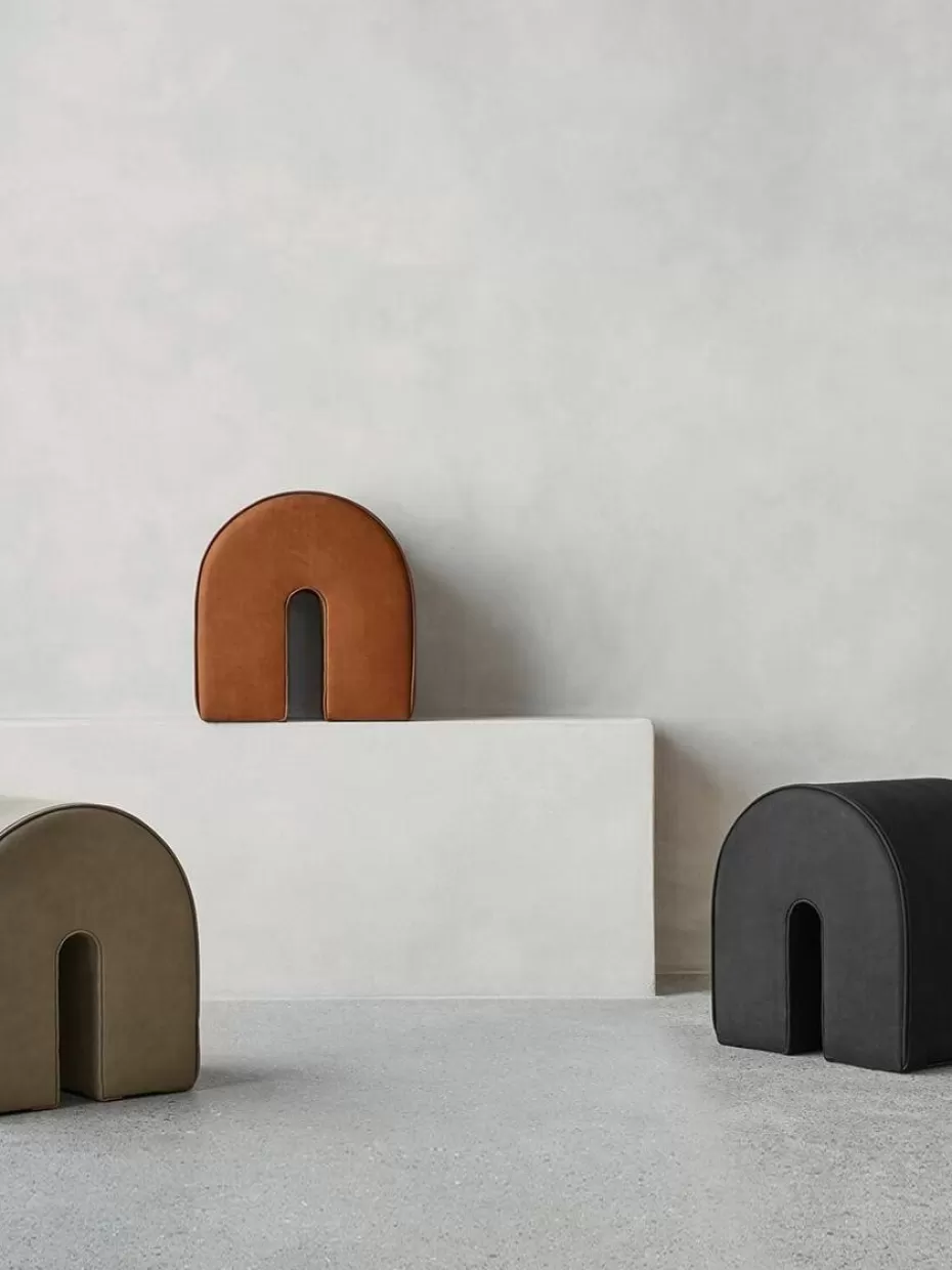 Hocker-Kristina Dam Polsterhocker Curved aus Anilinleder Leder Schwarz