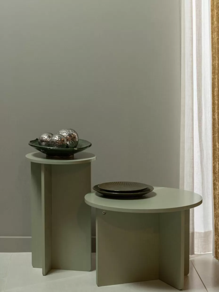 Beistelltische | Couchtische-Westwing Runde Beistelltische Ronny aus Kiefernholz, 2er-Set
