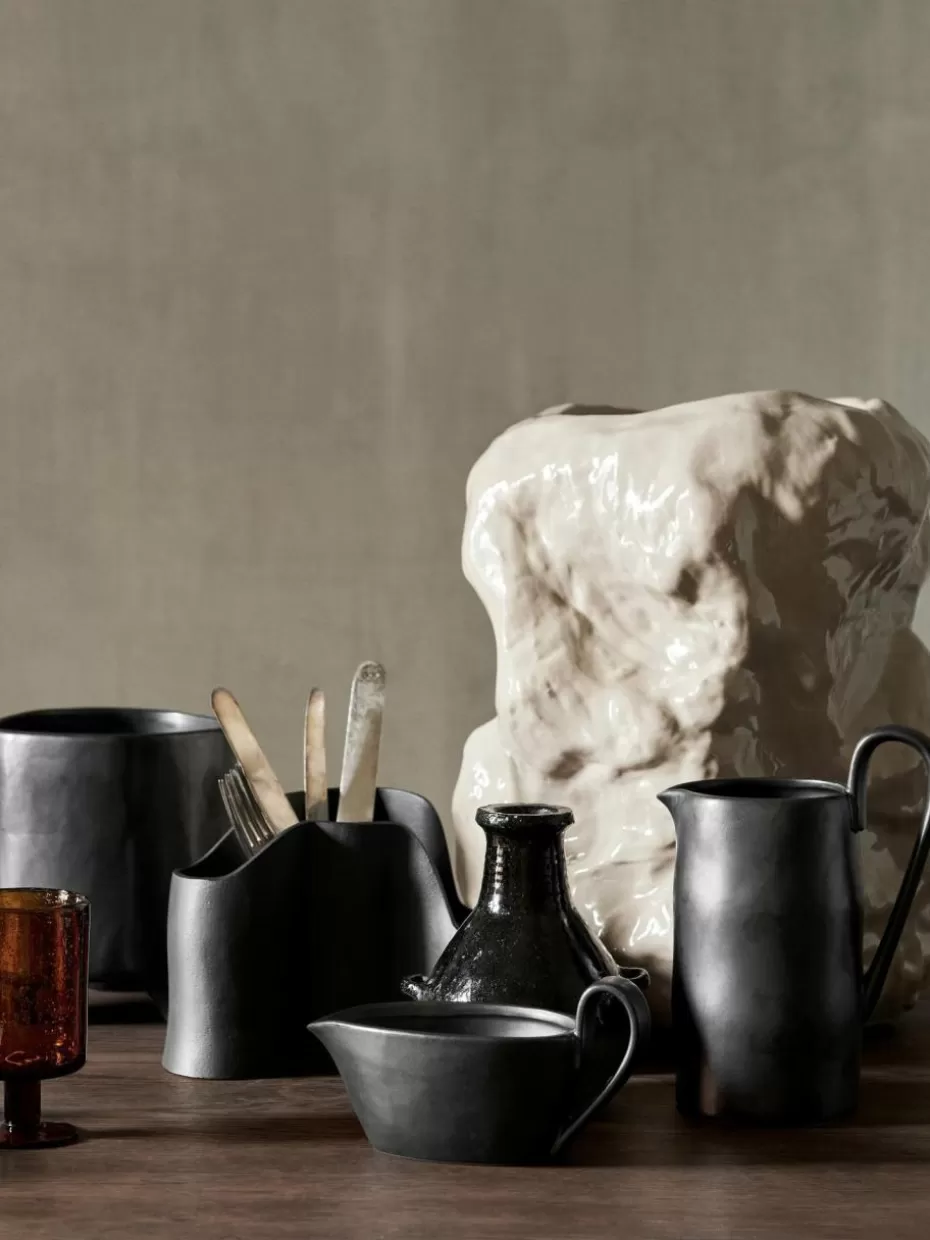 Nordic Celebrations-ferm LIVING Sauciere Flow aus Steinzeug Schwarz