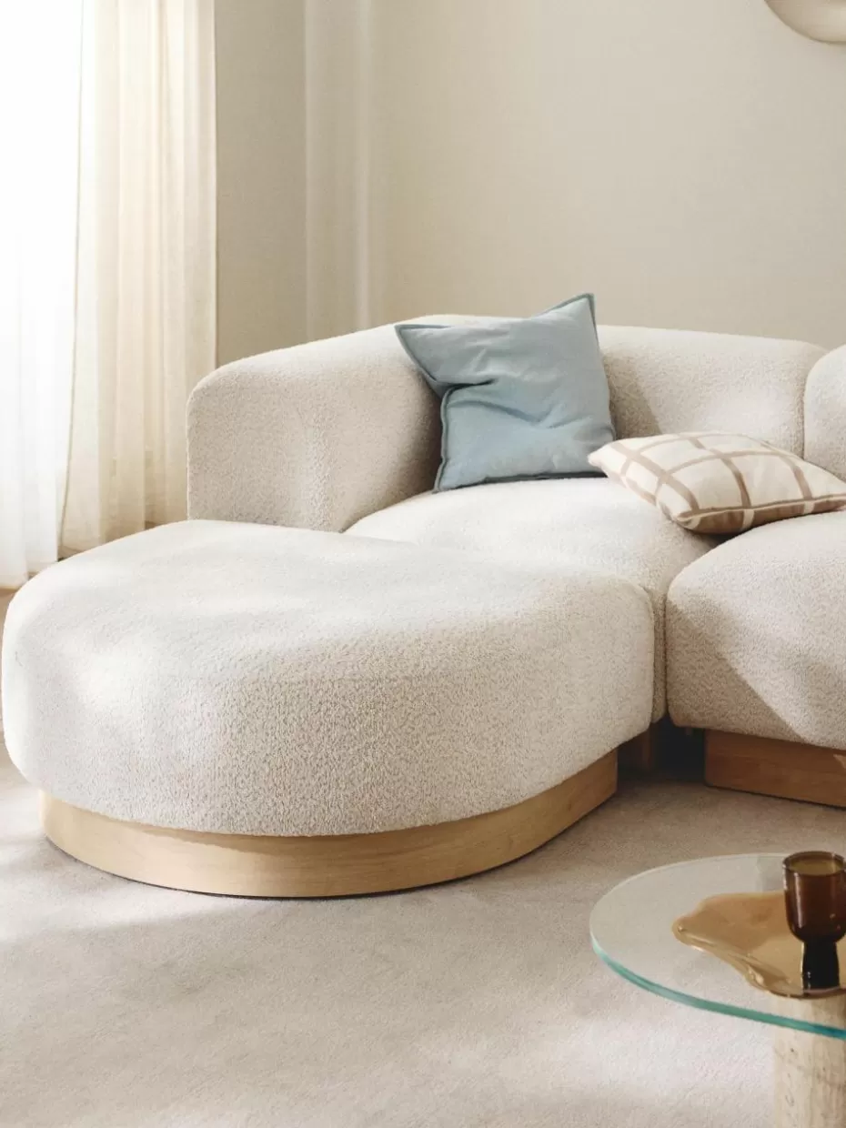 Sofas-Westwing Collection Sofa-Hocker Natalie aus Teddy-Bouclé Teddy-Bouclé Off White, helles Buchenholz