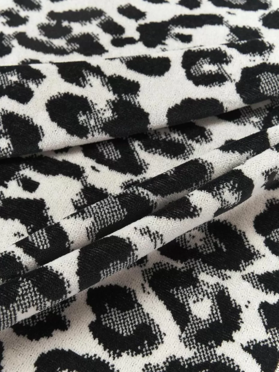 Strand- & Hamamtücher-Westwing Collection Strandtuch Dale mit Leoparden-Muster