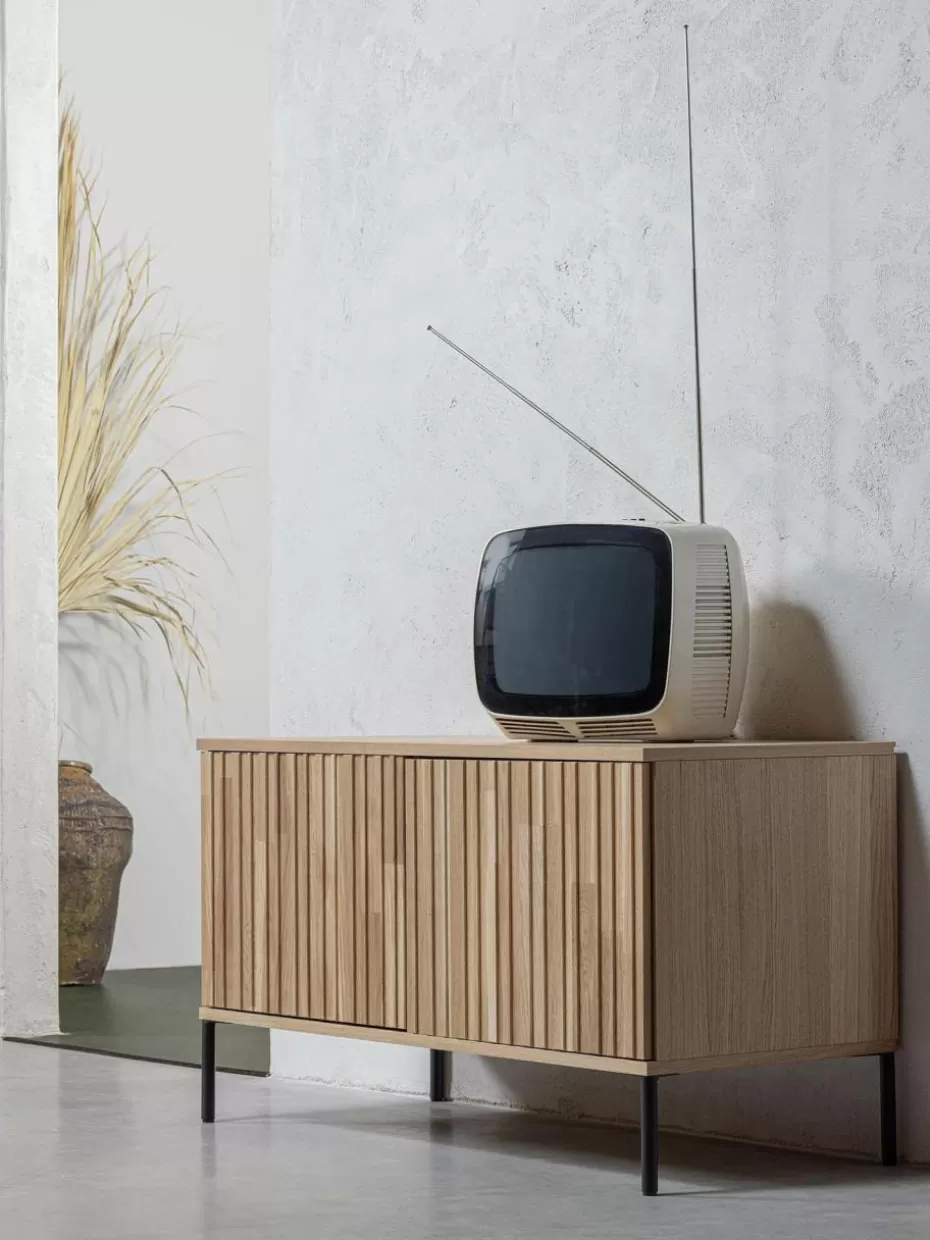 Kommoden & Sideboards-Westwing TV-Lowboard Avourio aus mit geriffelter Front, 2-türig Eichenholz