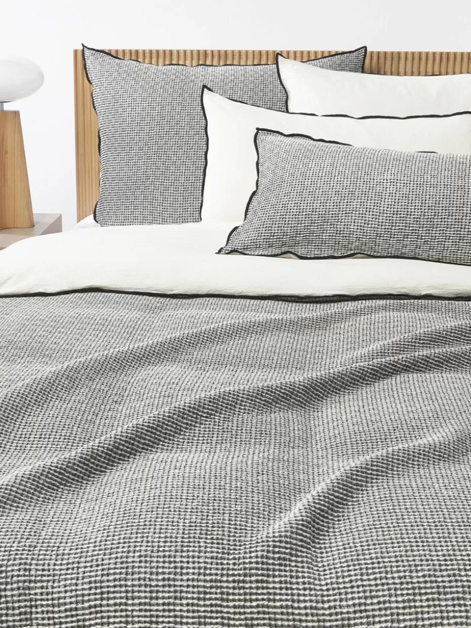 Bettwäsche-Westwing Collection Waffelpiqué-Bettdeckenbezug Clemente Schwarz, Off White