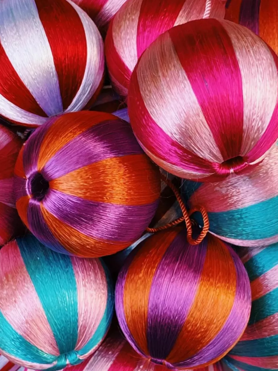 Weihnachtskugeln & Baumanhänger | Glow-Up-Anna + Nina Weihnachtskugeln Corded, 2 Stück, in verschiedenen Größen Weiß, Rot
